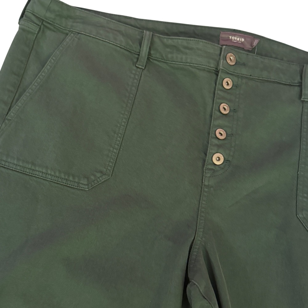 Torrid Green Button Fly Raw Hem Twill Bermuda Shorts Womens Plus Size 24T